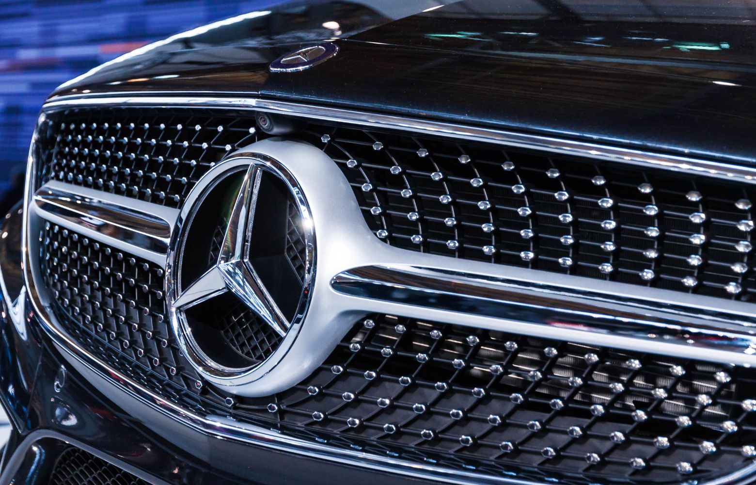 Why Choose the Mercedes Jet Class for Your Next Family Outing in Essex?