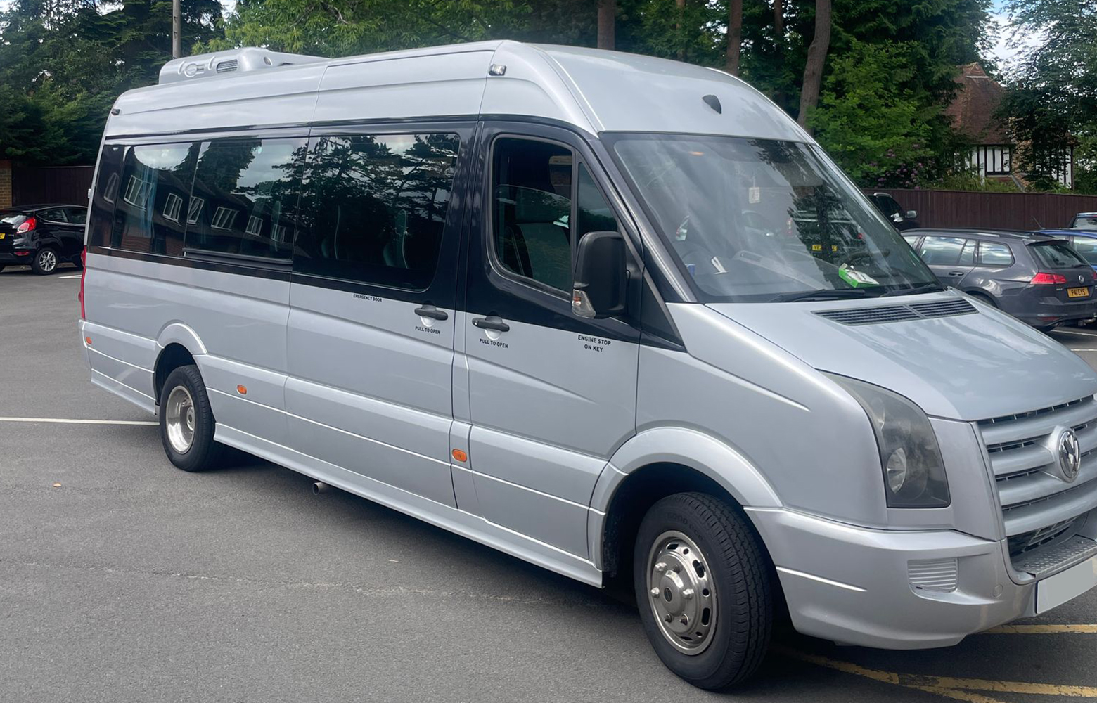 Tips for Hiring a 16-Seater Minibus for Your Next Big Event